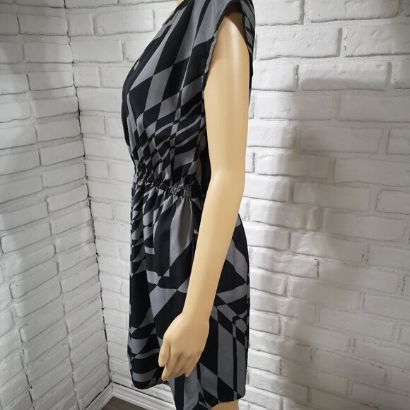 BeBop Ladies Size Medium Gray & Black Lightweight Elastic Waist Dress - Picture 4 of 9